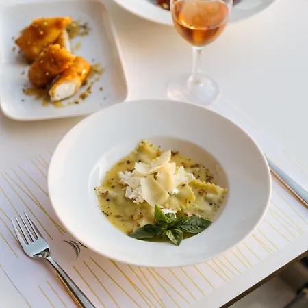 ディバーニ コルフパレス